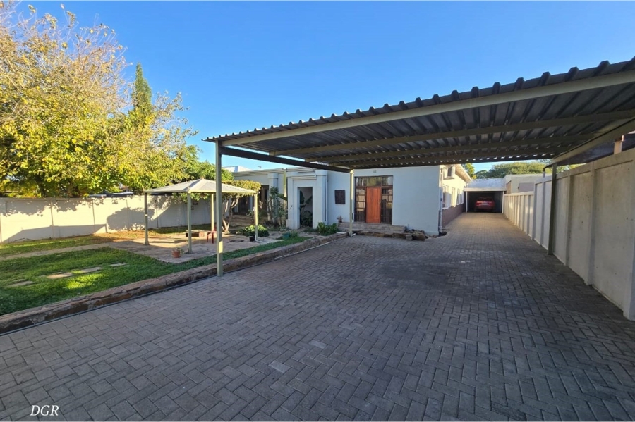 4 Bedroom Property for Sale in Herlear Northern Cape